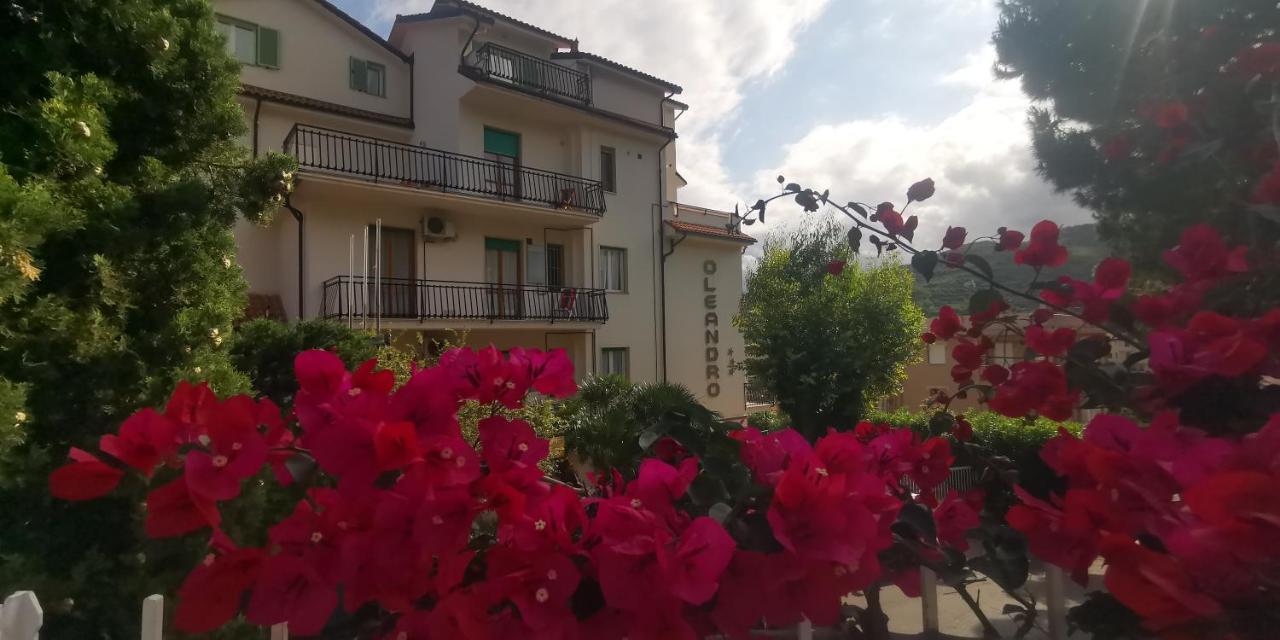 Residence Oleandro П'єтра-Лігуре Екстер'єр фото
