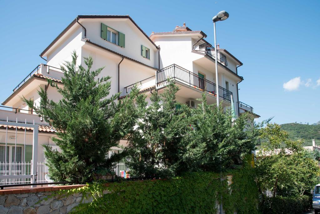 Residence Oleandro П'єтра-Лігуре Екстер'єр фото